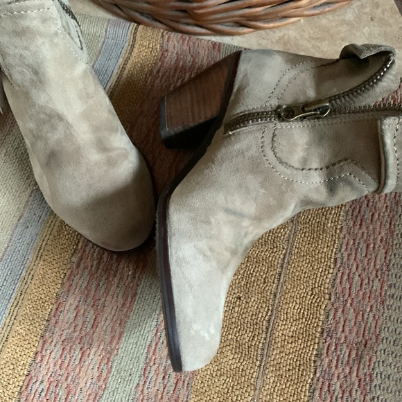 Sam Edelman Louis Distressed Suede Fringe Western Cowboy Ankle Booties Gray 7M - Picture 2 of 9